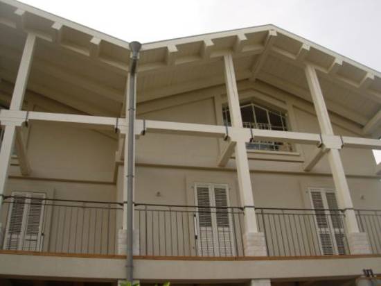 מחפשים דקים פרגולות? מחפשים פרגולות? מעוניינים להזמין דקים? מחסן עצים בונדר סנטר עומד לרשותכם. התקשרו עכשיו 08-8606655