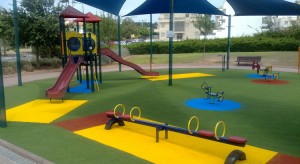 משטחי בטיחות בשילוב דשא סינטטי - המלצות וטיפים | צרכנות נבונה משטחי בטיחות בשילוב דשא סינטטי - המלצות וטיפים | צרכנות נבונה