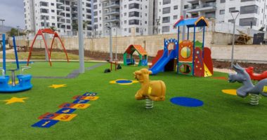 למה חשוב להתקין משטחי גומי לבטיחות בסביבת מתקני משחק לילדים?
